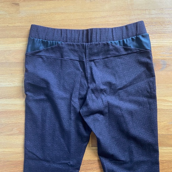 Amanda Green Patterned Pants - Picture 4 of 5